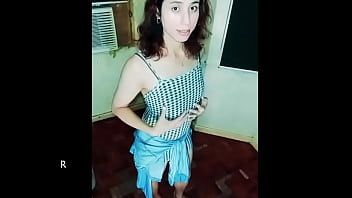 Putar Tgirl cantik berwajah amatir dani nica iha memamerkan payudara dan putingnya yang mungil dan kecil tapi berair sambil menggoda Anda dengan lekuk tubuh wanita cantiknya