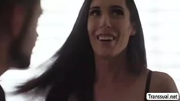 Abspielen Milf Shemale von süßem Stiefsohn ohne Sattel