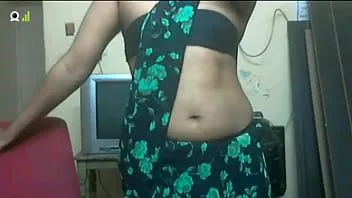Jouer Krithi cd strip tease sexy en sari chaud