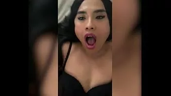 Putar Sexy asian trans girl all hart throats and rides andre stone's big cock