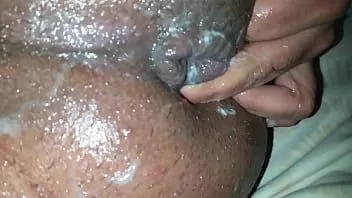 play बड़े गधे के होंठ एक बड़े मुर्गा की प्रतीक्षा कर रहे हैं