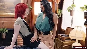 Reproduzir Latin shemale barebacks tgirl babá