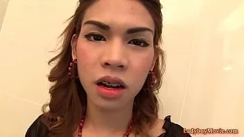 play Ladyboy poesje neemt water klysma en speelgoed kont