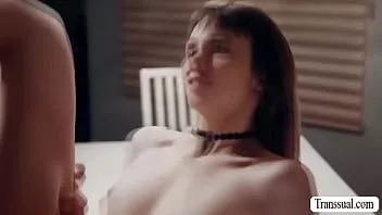 play 荡妇 tbabe 让 stepbro 无鞍她的屁股