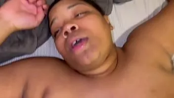 play Ebony slet Rain heeft meerdere orgasmes terwijl ze wordt geneukt door Denise's enorme witte tranny lul in haar natte strakke zwarte poesje. ebony seksslaaf smeekt om een ​​orgasme van haar blanke transmeesteres Denise met enorme lul