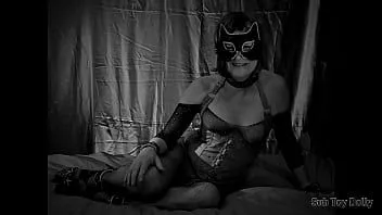 play Subtoydolly dans un body et un corset s'exhibant
