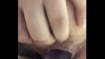 Reproducir Follando el culo con un consolador enorme y luego con el puño abierto