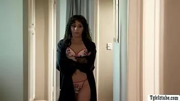 play Babe Horny recebe dupla penetração por dois ts
