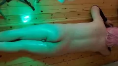 再生 完璧な曲線と巨乳を持つかわいいフェムボーイのケティが公共の場で