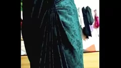 Putar Gaurisissy si banci seksi dalam saree hitam memamerkan payudaranya yang besar dan menikmati seks solo bdsm