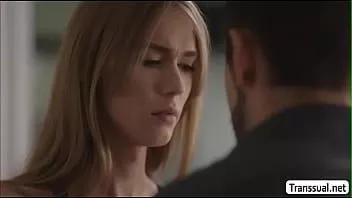 play Ts क्रिस्टल कोशिश करता है चूसना उसके stepbros डिक
